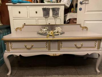 prachtige lage commode beschikbaar voor biedingen