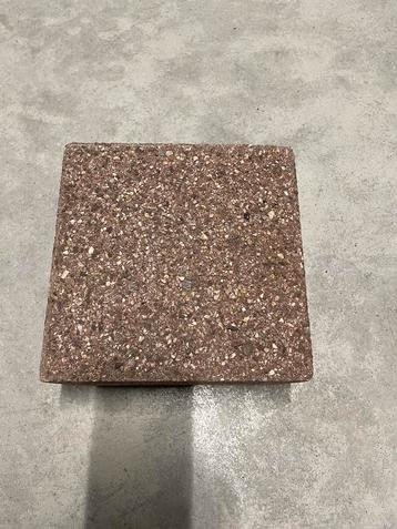 Gezocht betonklinkers rood 20x20x8 beschikbaar voor biedingen