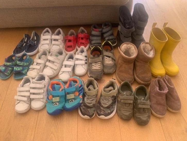Set schoenen, kleding en speelgoed 2-5 jaar, Kinderen en Baby's, Kinderkleding | Schoenen en Sokken, Zo goed als nieuw, Schoenen