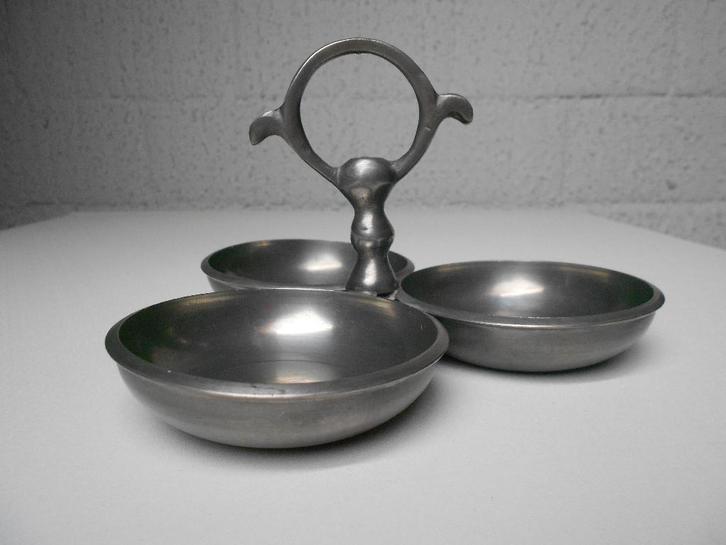 Tinnen notenschaaltje     11 euro, Antiek en Kunst, Antiek | Tin, Ophalen