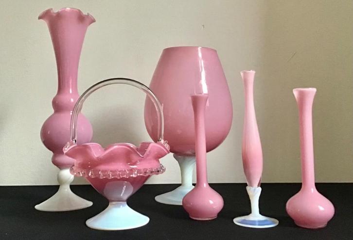 Mooie vintage vazen en mandje in oudroze opaalglas, Huis en Inrichting, Woonaccessoires | Vazen, Zo goed als nieuw, Blauw, Glas