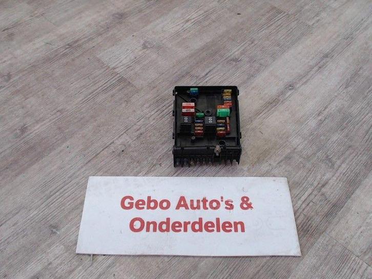 ZEKERINGKAST Volkswagen Golf VI (5K1) (01-2008/11-2013), Auto-onderdelen, Elektronica en Kabels, Volkswagen, Gebruikt