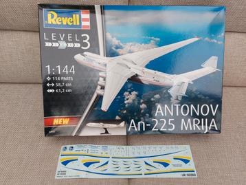 Revell Antonov An-225 Mrija « en vol » 1/144 et autocollants, Neuf, Enlèvement ou Envoi, Revell, 1:72 à 1:144
