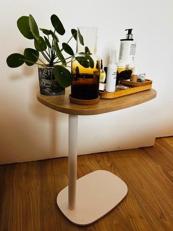 Prachtig nieuw design bijzettafel / nachttafel beschikbaar voor biedingen