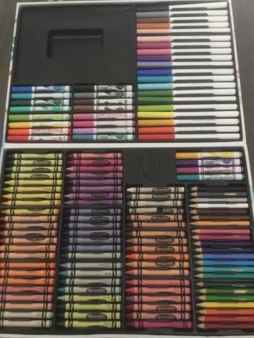 Crayon stiften potloden crayon’s box beschikbaar voor biedingen