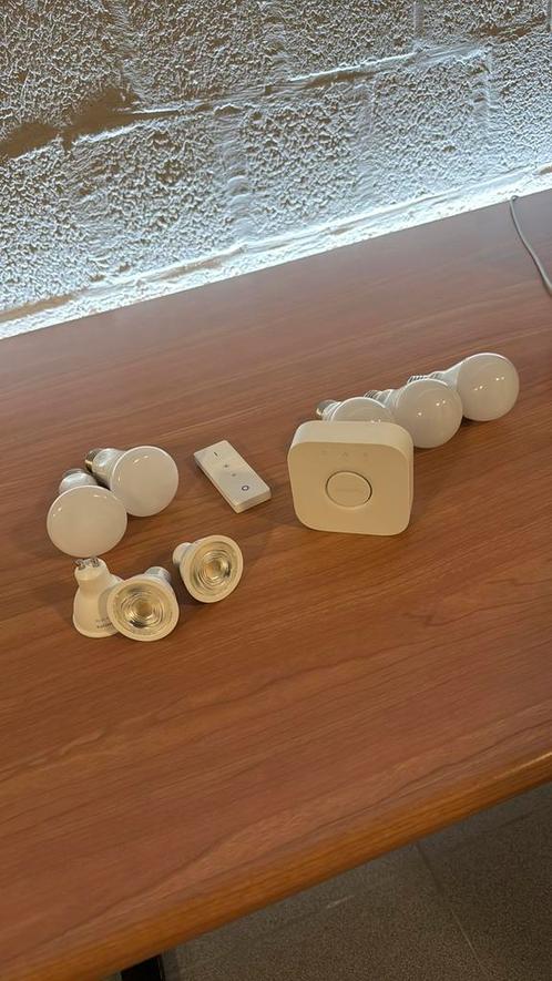 Philips Hue kit incl bridge, 8 lampen, switch en lightstrip, Maison & Meubles, Lampes | Lampes en vrac, Utilisé, Ampoule LED, E27 (grand)