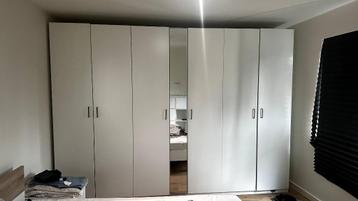 IKEA PAX kledingkast met ledverlichting beschikbaar voor biedingen