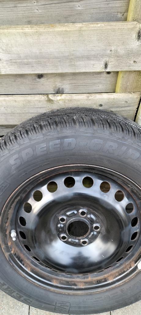 Winter wielen+ banden., Auto-onderdelen, Banden en Velgen, Band(en), Winterbanden, 16 inch, 215 mm, Personenwagen, Gebruikt, Ophalen