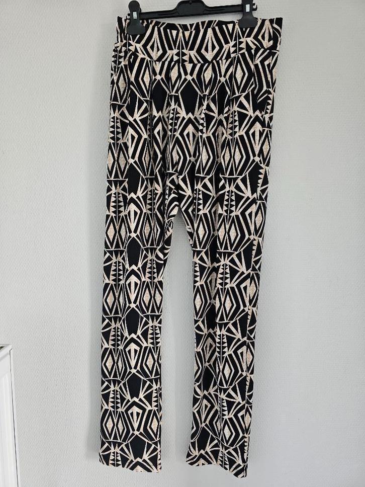 lichte broek met opvallend design, Kleding | Dames, Broeken en Pantalons, Gedragen, Maat 36 (S), Overige kleuren, Lang, Ophalen of Verzenden