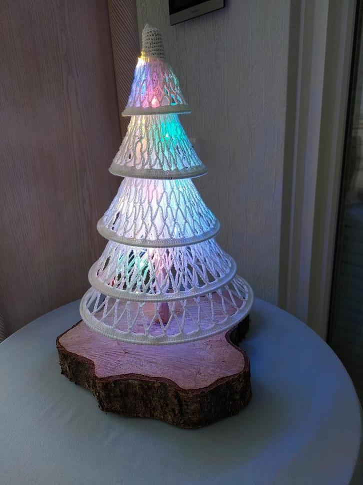 ZEER MOOIE ORIGINEEL GEHAAKTE KERSTBOOM / HOOGTE 55 CM ., Diversen, Kerst, Zo goed als nieuw, Ophalen