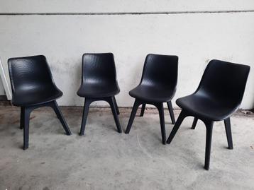 4 moderne stoelen beschikbaar voor biedingen