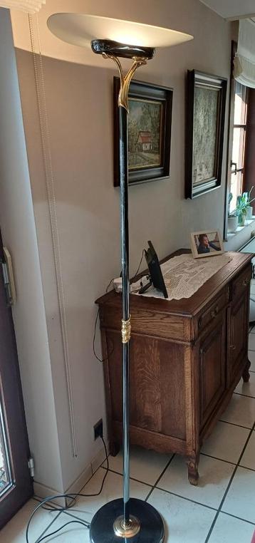 Staanlamp beschikbaar voor biedingen