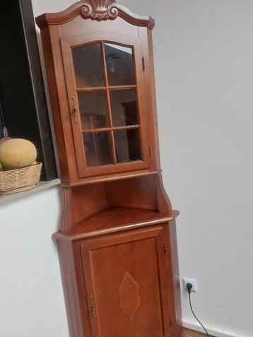 Mooie hoekkast  beschikbaar voor biedingen