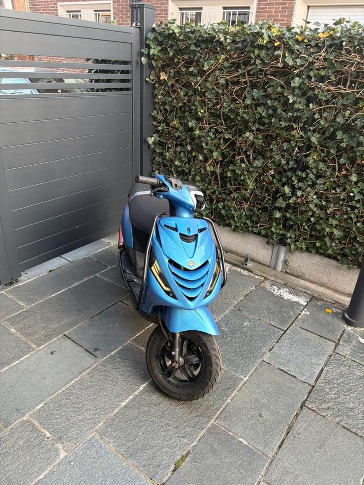 zip 2t a klasse, Fietsen en Brommers, Scooters | Piaggio, Zo goed als nieuw, Zip, Klasse A (25 km/u), Tweetakt, Ophalen