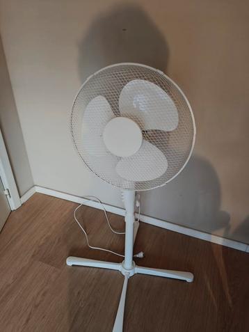 Witte ventilator  beschikbaar voor biedingen