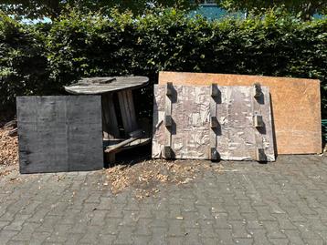 Gratis hout af te halen beschikbaar voor biedingen