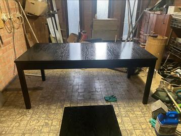 Zwarte eiken eettafel beschikbaar voor biedingen