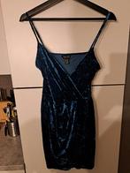 Robe New Look Teal Velvet, Enlèvement