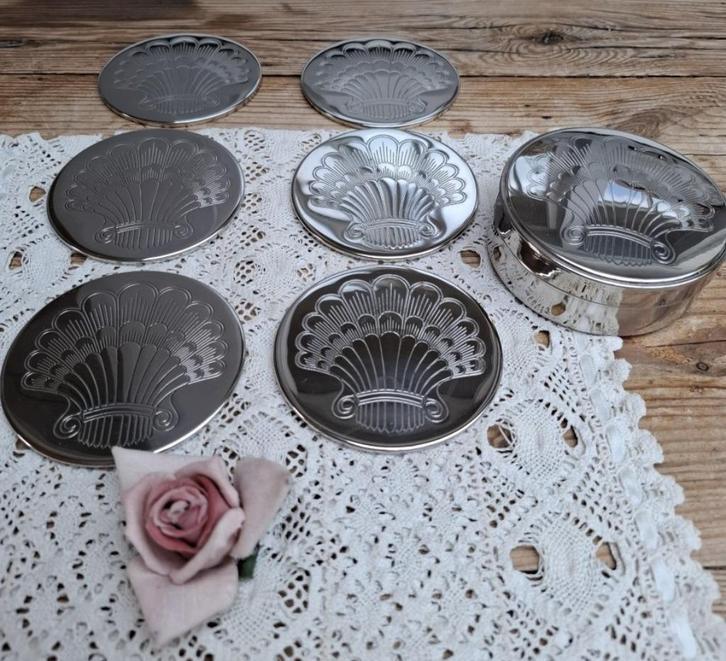6 Verzilverde onderzetters, schelp, met verzilverd doosje, Antiek en Kunst, Curiosa en Brocante, Ophalen of Verzenden