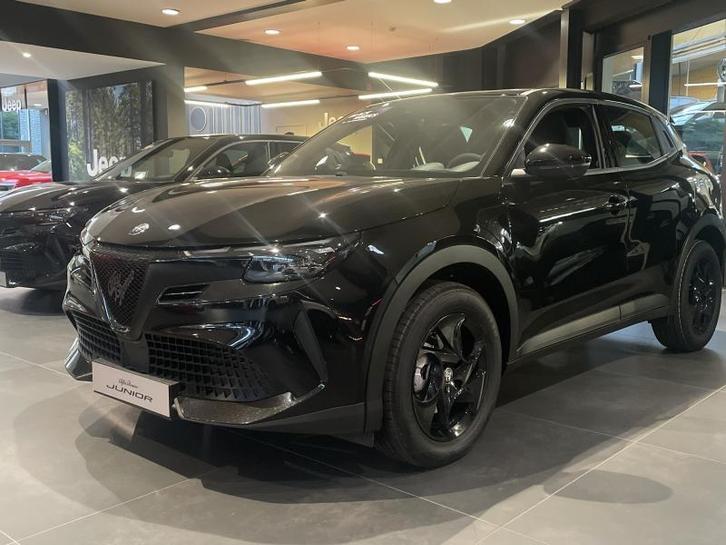 Alfa Romeo Junior Ibrida, Autos, Alfa Romeo, Junior, Phares directionnels, Régulateur de distance, Airbags, Air conditionné, Alarme