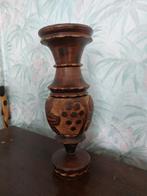 Vase en bois, Enlèvement