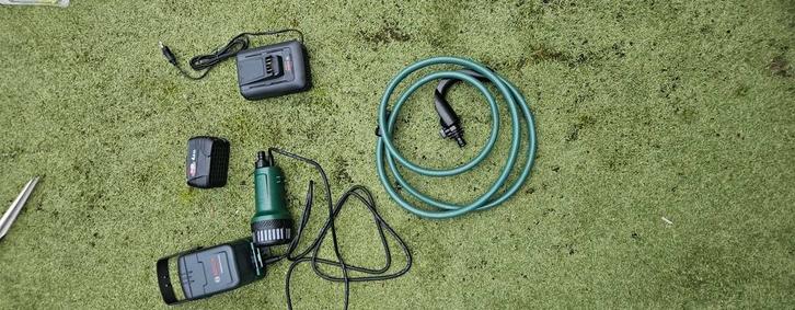 Bosch dompelpomp op batterij,  +darm,dockingstationnt, Tuin en Terras, Waterpompen, Zo goed als nieuw, Dompelpomp, Ophalen of Verzenden