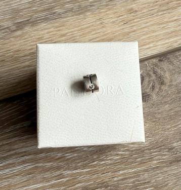Breloque en argent Pandora avec zircones, excellent état, 1 bracelet à breloques, Pandora, Comme neuf, Enlèvement
