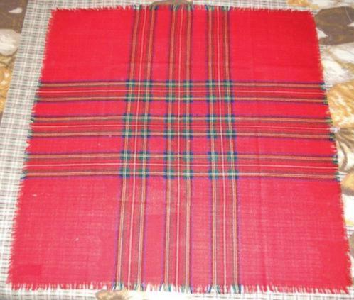 Foulard "Burberry" carré rouge en étamine de laine - Vintage, Vêtements | Femmes, Bonnets, Écharpes & Gants, Enlèvement ou Envoi