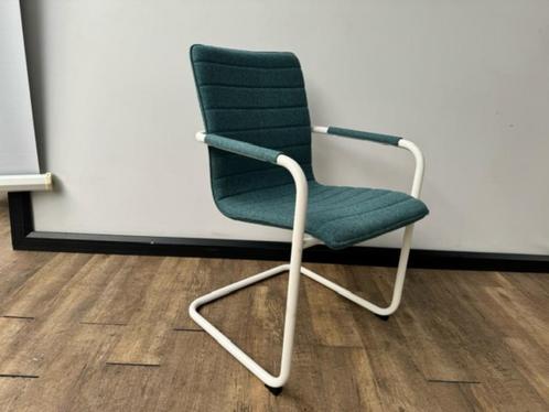 vergaderstoel wolvilt (groen-blauw) wit frame, Hobby en Vrije tijd, Vilt, Wolvilt, Ophalen