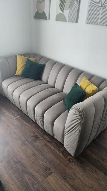 Sofa beschikbaar voor biedingen