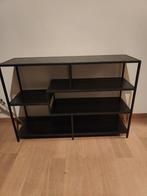 Armoire murale noire, Enlèvement