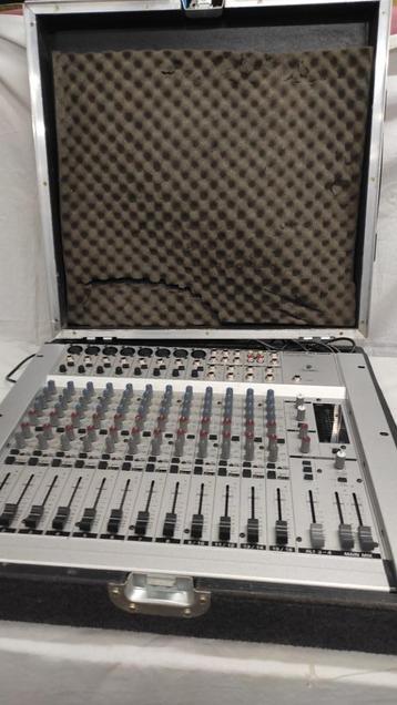 EURORACK MX2004A in houten Flightcase beschikbaar voor biedingen