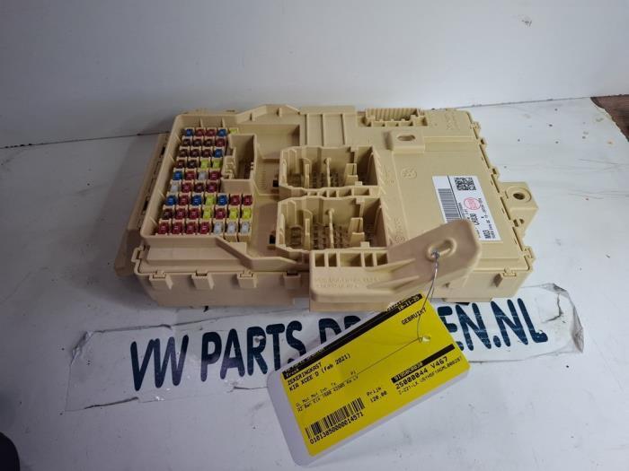 Zekeringkast van een Kia XCee'd, Auto-onderdelen, Elektronica en Kabels, Kia, Gebruikt, 3 maanden garantie, Ophalen of Verzenden