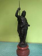 Guerrier en bronze sur un piédestal, 30 cm de haut, Enlèvement ou Envoi