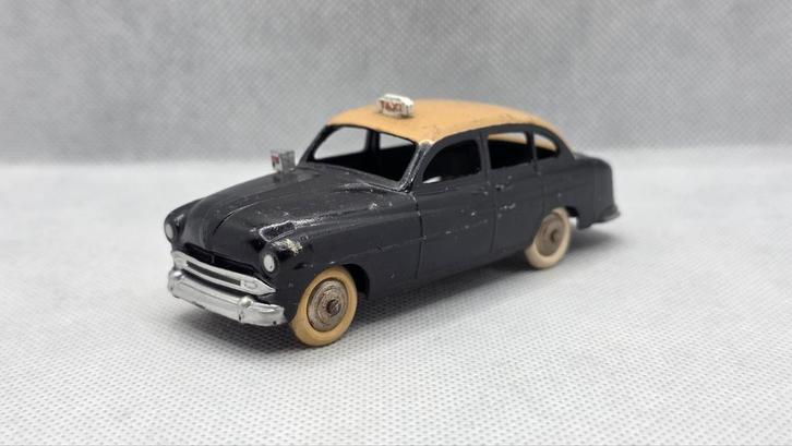 Dinky toys Frankrijk Ford Vedette Taxi 24XT, Hobby en Vrije tijd, Modelauto's | 1:43, Gebruikt, Dinky Toys, Ophalen of Verzenden