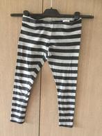 Gestreept broekje maat 140, Enlèvement