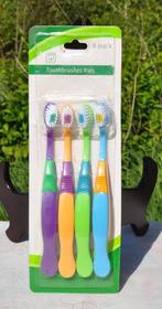 4 brosses a dent pour enfant neuve, Brosse à dents, Enlèvement ou Envoi, Neuf