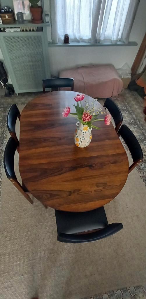 Table ovale scandinave en noyer, Maison & Meubles, Salles à manger complètes, Enlèvement