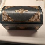 BOÎTE DÉCORATIVE EN CUIR *ZGAN* 18,5 x 11,5 x 10 cm., Enlèvement, Comme neuf