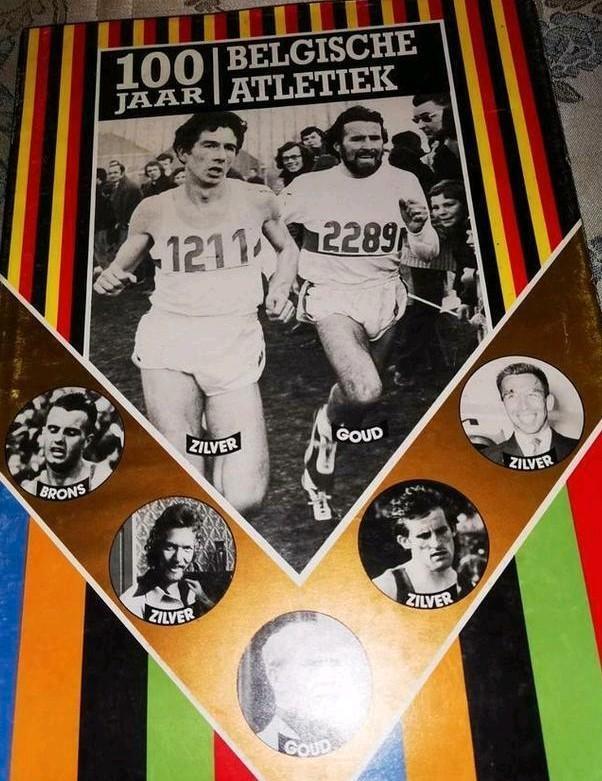 100 jaar Belgische atletiek boek 1989 tal van beeld matreaal, Boeken, Sportboeken, Zo goed als nieuw, Overige sporten, Ophalen of Verzenden