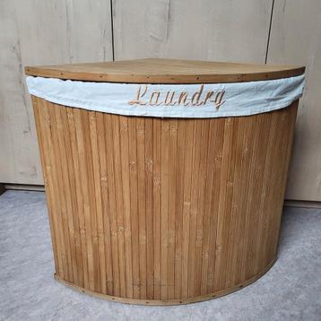 Ruime opberg box in uitstekende staat. beschikbaar voor biedingen