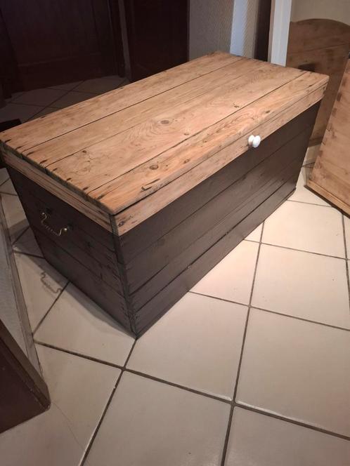 Coffre en bois massif, Huis en Inrichting, Woonaccessoires | Kisten, Zo goed als nieuw, Ophalen