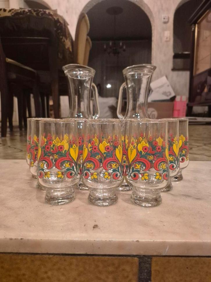Lot de 12 verres et 2 carafes vintage en parfait état., Antiquités & Art, Antiquités | Verre & Cristal, Enlèvement