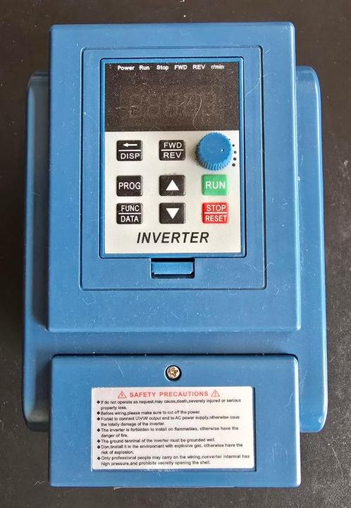Frequentie regelaar / omvormer 1.5KW - 3 Fazen - 400V, Doe-het-zelf en Bouw, Gereedschap | Machine-onderdelen en Toebehoren, Zo goed als nieuw