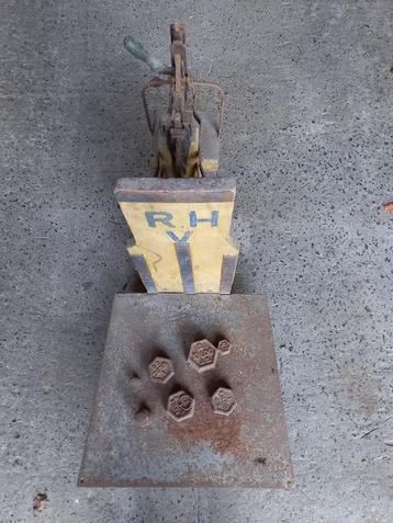 Bascule met gewichten. beschikbaar voor biedingen