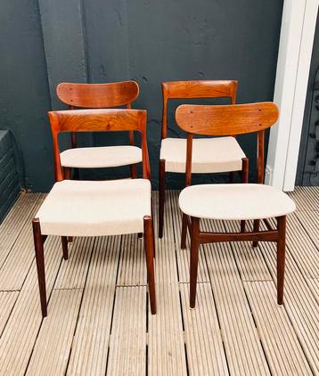 Mix and match. Set van 4 vintage teak eetkamerstoelen beschikbaar voor biedingen