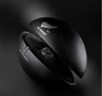 Étui à ballon de rugby Bvlgari All Blacks 1905 en édition li disponible aux enchères