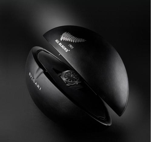 Étui à ballon de rugby Bvlgari All Blacks 1905 en édition li, Collections, Collections Autre, Comme neuf, Enlèvement