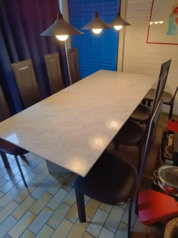 marmeren eettafel beschikbaar voor biedingen