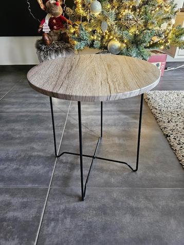 bijzettafel beschikbaar voor biedingen